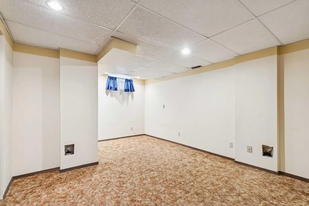 124 Edgehill Close NW Calgary AB T3A2X1