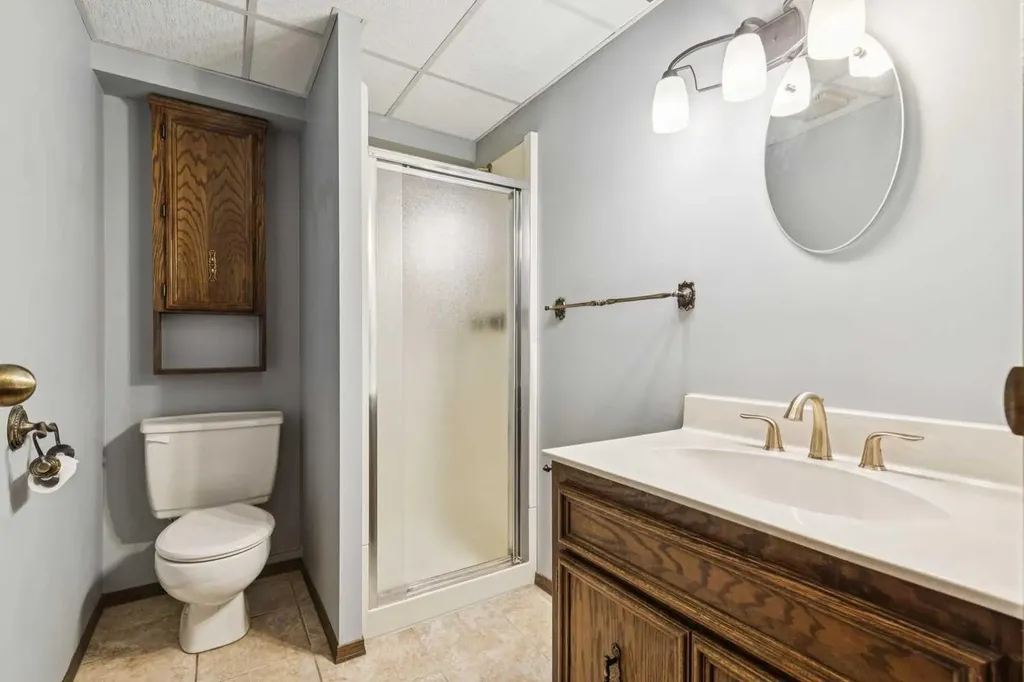 124 Edgehill Close NW Calgary AB T3A2X1