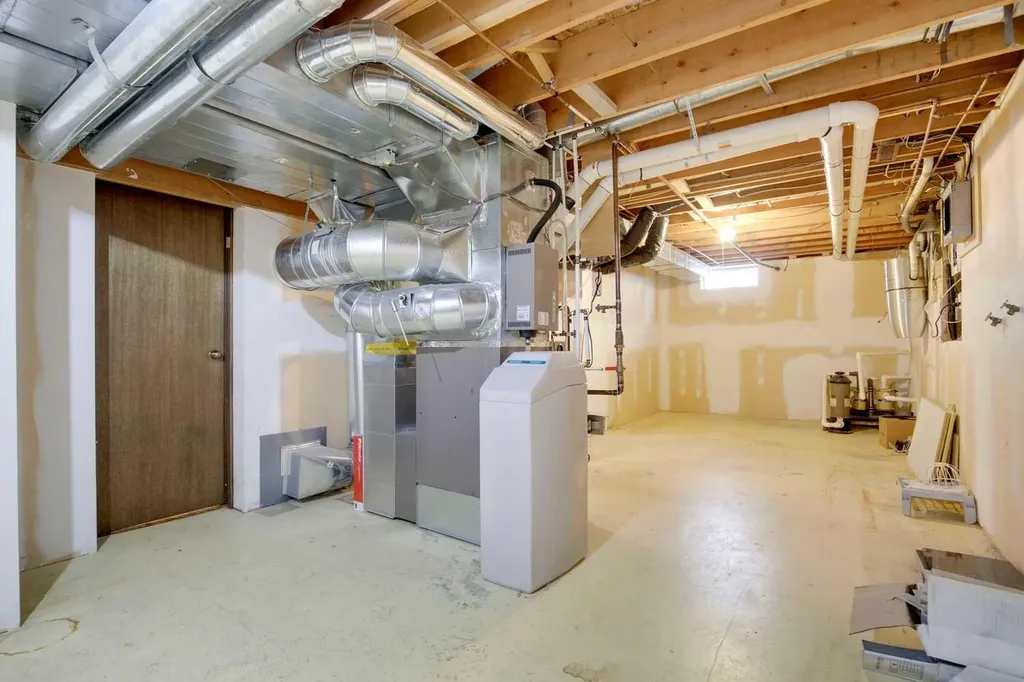 124 Edgehill Close NW Calgary AB T3A2X1
