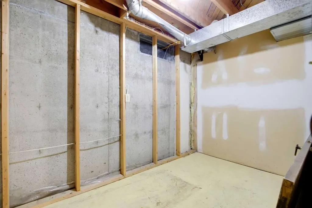 124 Edgehill Close NW Calgary AB T3A2X1