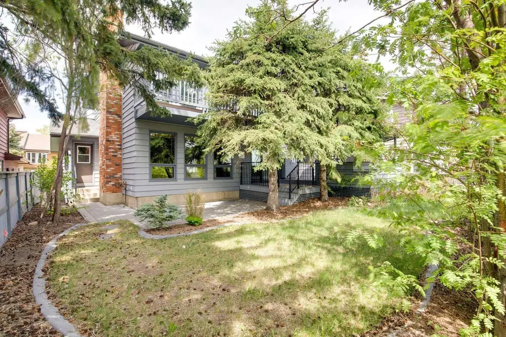 124 Edgehill Close NW Calgary AB T3A2X1