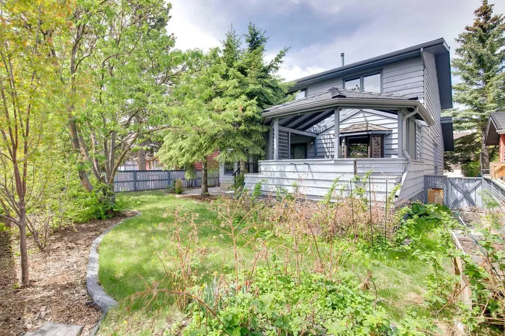124 Edgehill Close NW Calgary AB T3A2X1