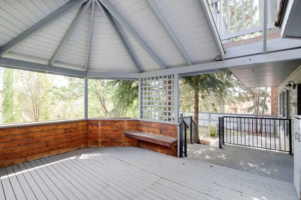 124 Edgehill Close NW Calgary AB T3A2X1