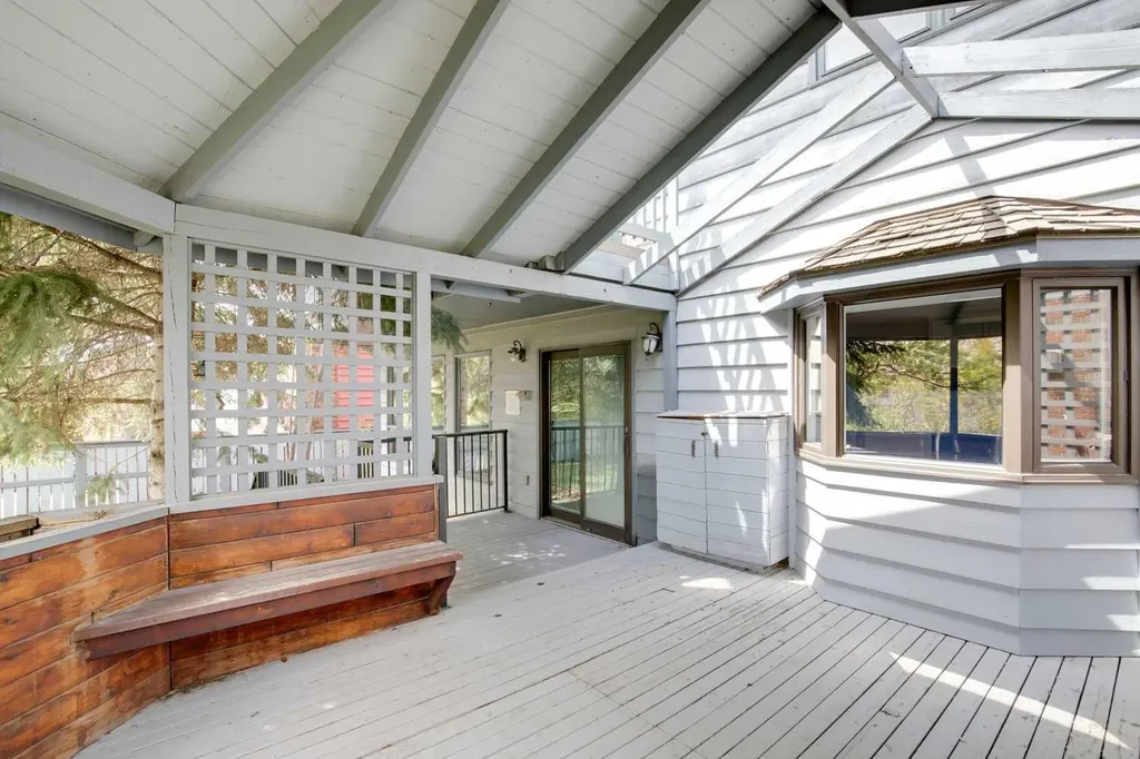 124 Edgehill Close NW Calgary AB T3A2X1