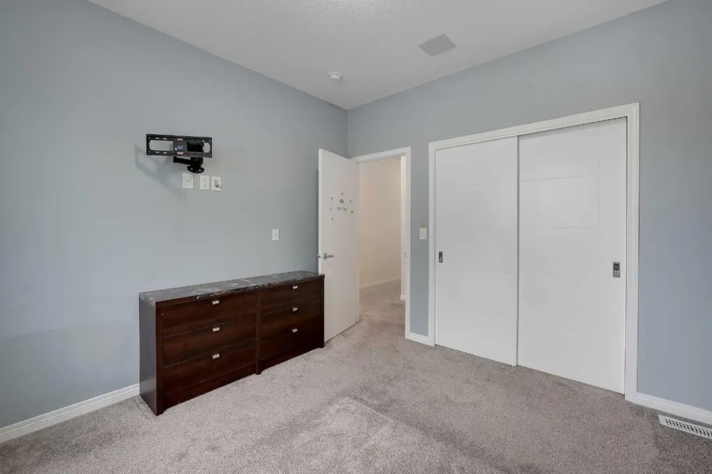 17 Yorkstone Way SW Calgary AB T2X 4K6