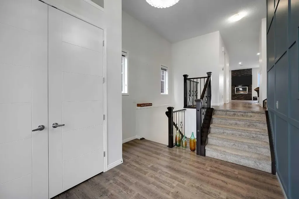 17 Yorkstone Way SW Calgary AB T2X 4K6