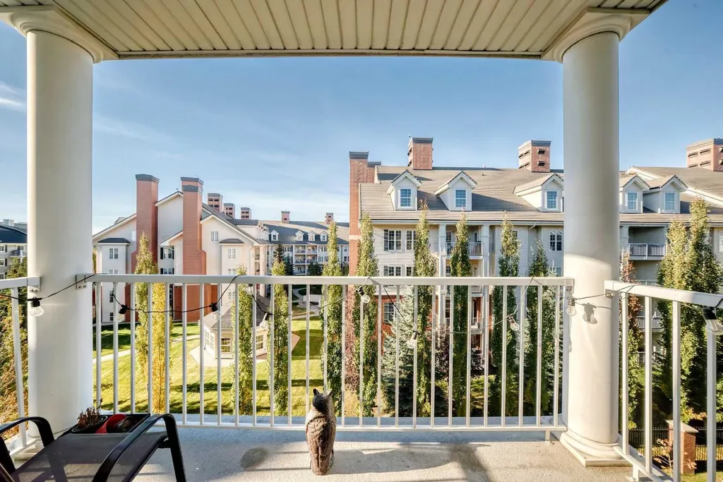31 Country Village Manor NE Calgary AB T3K 0T3