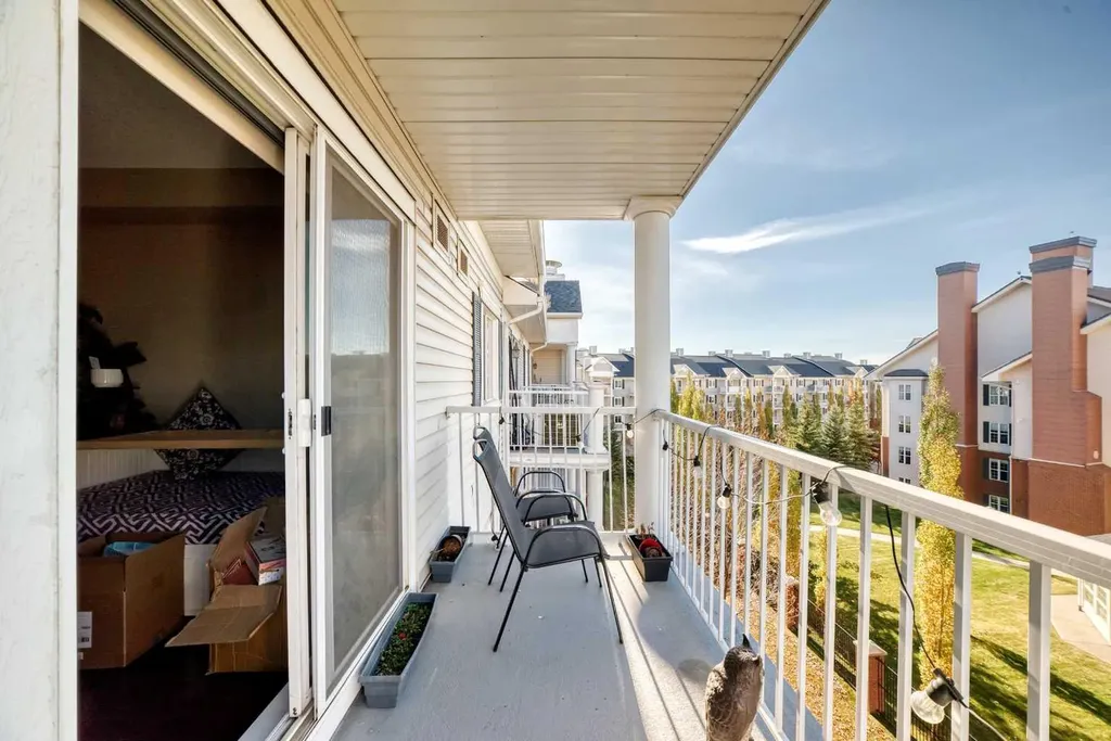 31 Country Village Manor NE Calgary AB T3K 0T3