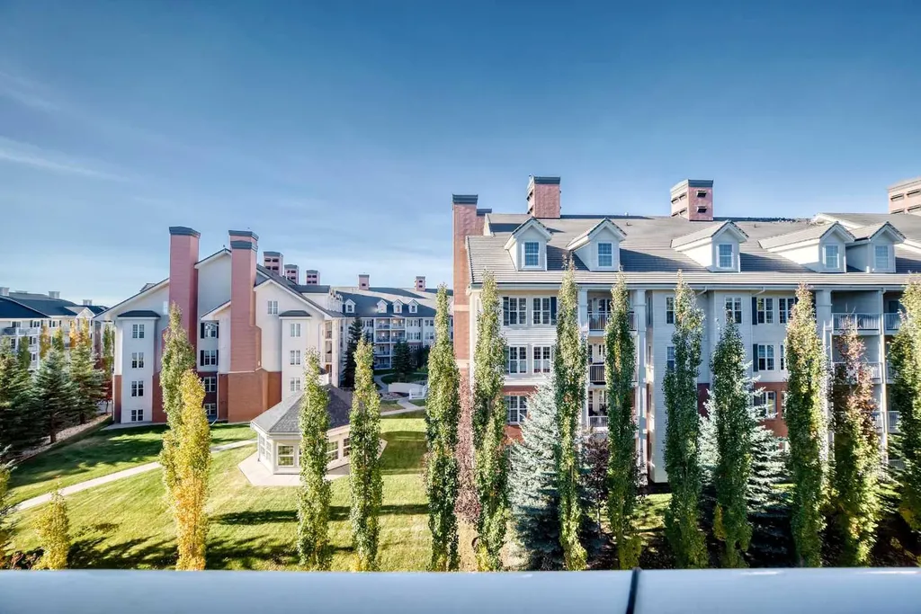 31 Country Village Manor NE Calgary AB T3K 0T3