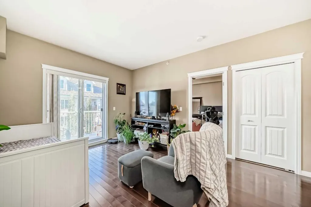 31 Country Village Manor NE Calgary AB T3K 0T3