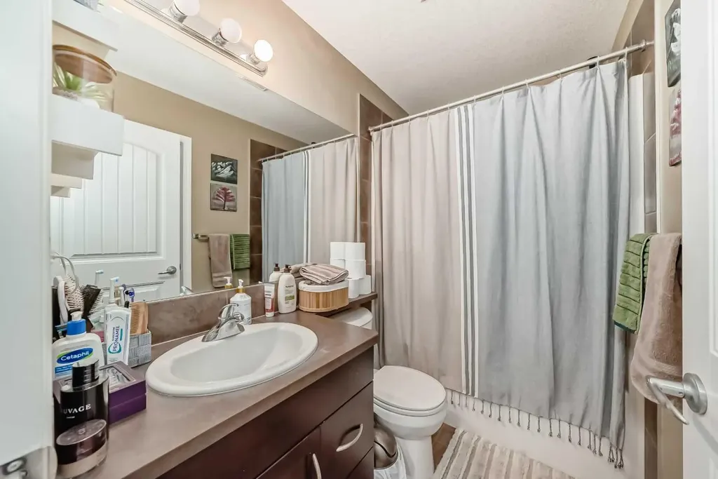 31 Country Village Manor NE Calgary AB T3K 0T3