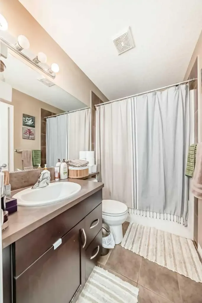 31 Country Village Manor NE Calgary AB T3K 0T3