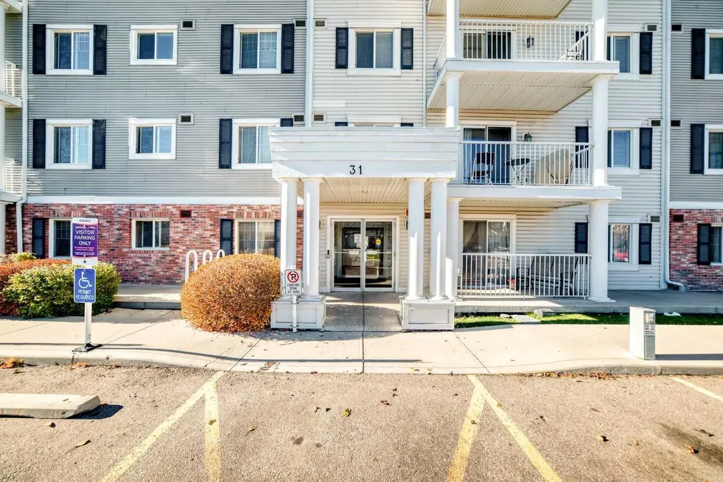 31 Country Village Manor NE Calgary AB T3K 0T3