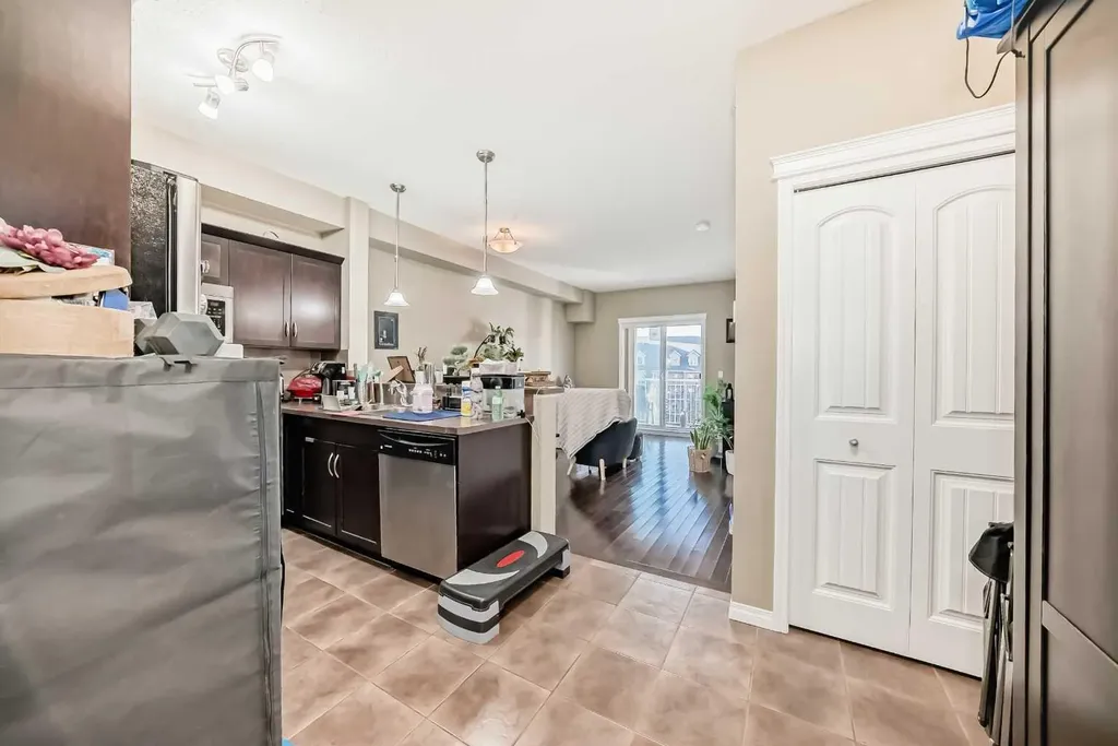 31 Country Village Manor NE Calgary AB T3K 0T3