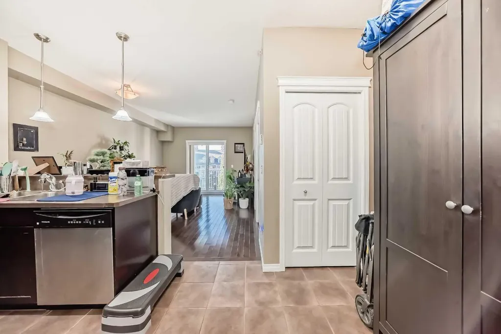 31 Country Village Manor NE Calgary AB T3K 0T3