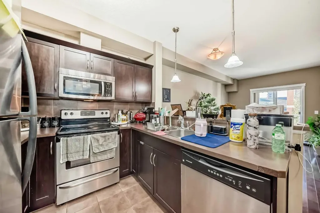 31 Country Village Manor NE Calgary AB T3K 0T3