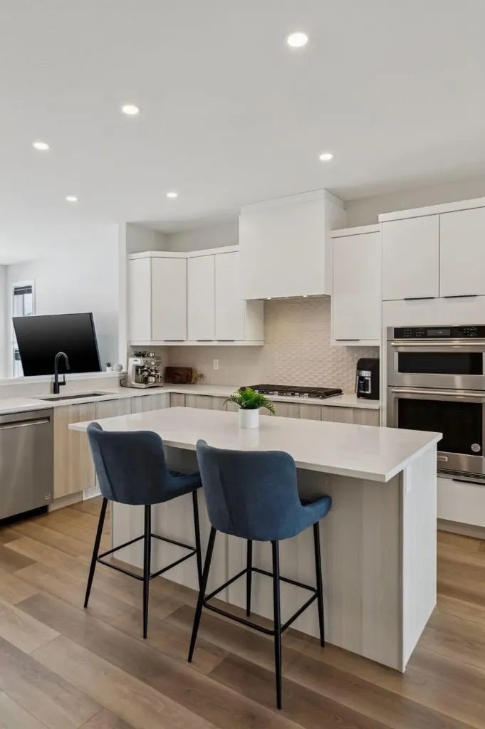 87 Aquila Way NW Calgary AB T3R1Z7
