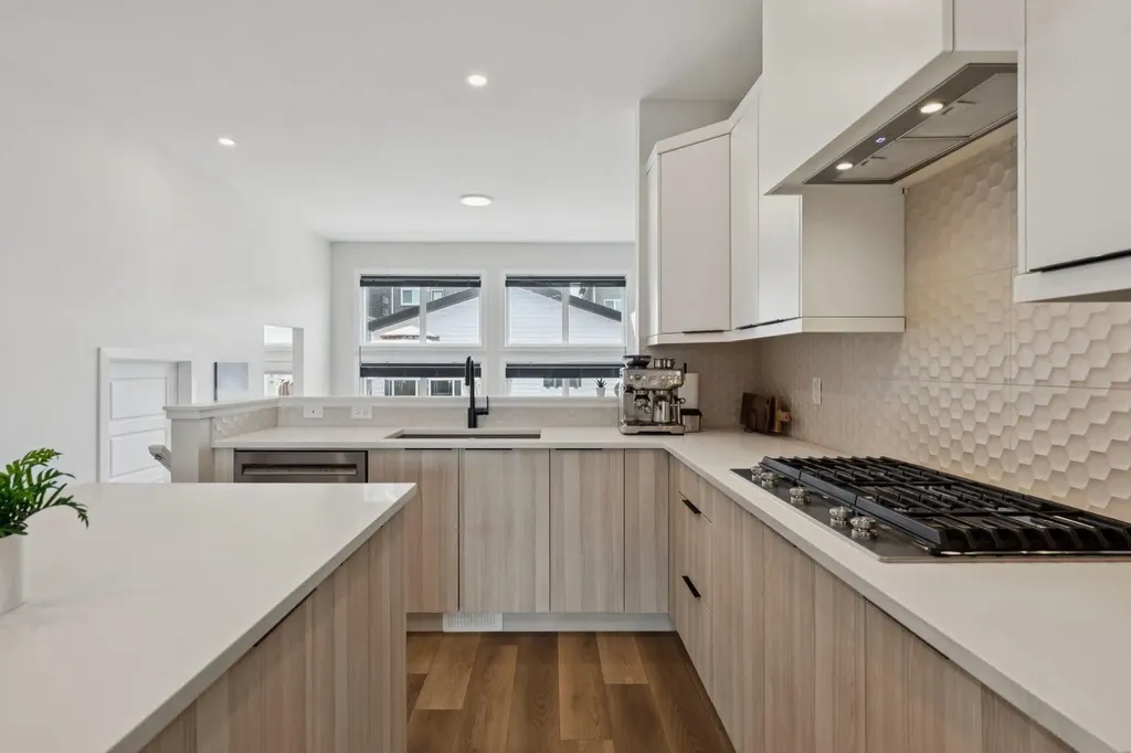 87 Aquila Way NW Calgary AB T3R1Z7