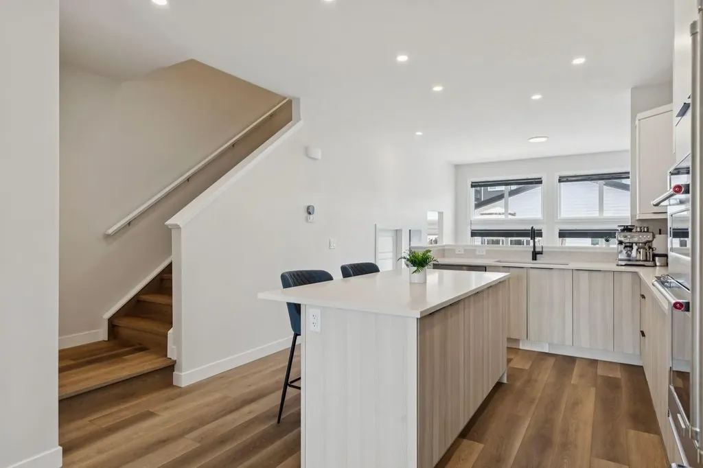 87 Aquila Way NW Calgary AB T3R1Z7
