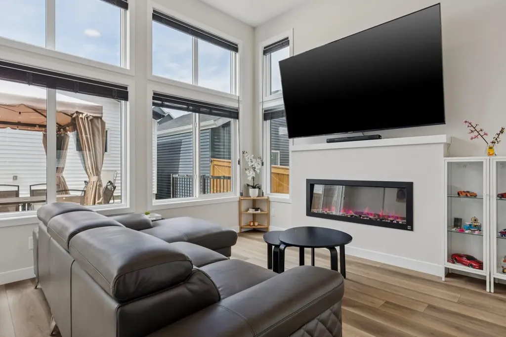 87 Aquila Way NW Calgary AB T3R1Z7