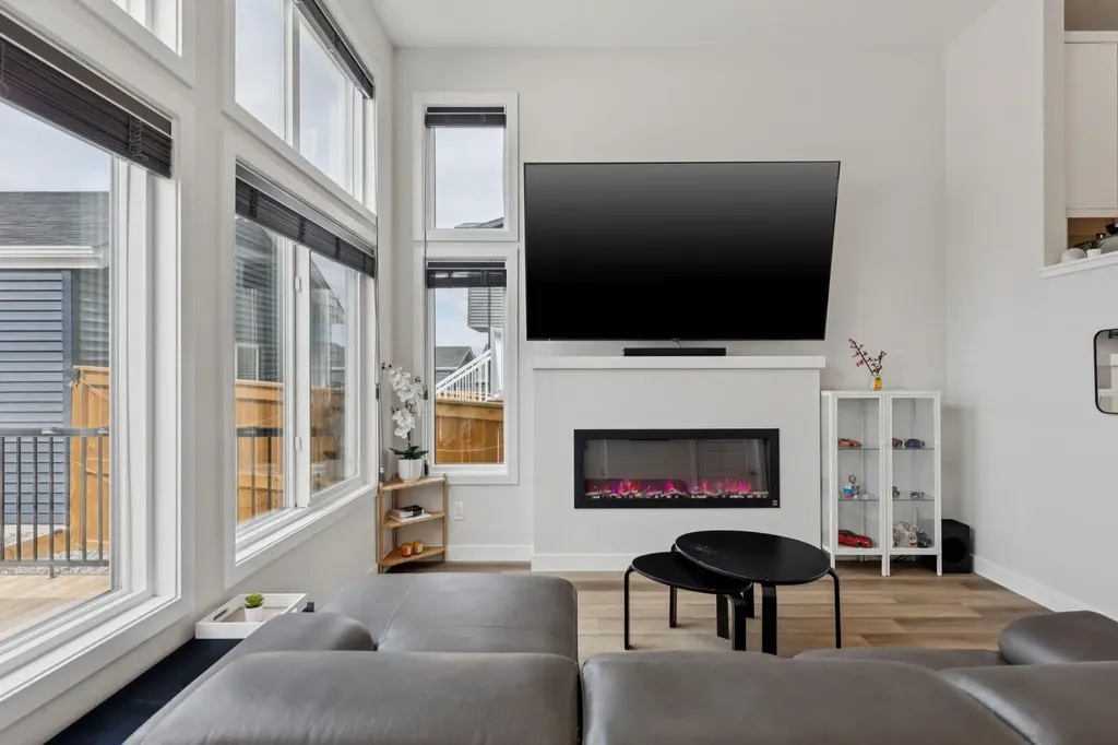 87 Aquila Way NW Calgary AB T3R1Z7