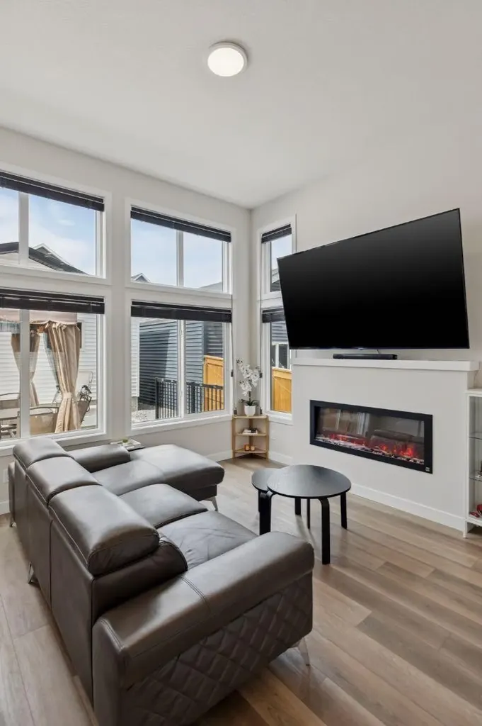 87 Aquila Way NW Calgary AB T3R1Z7