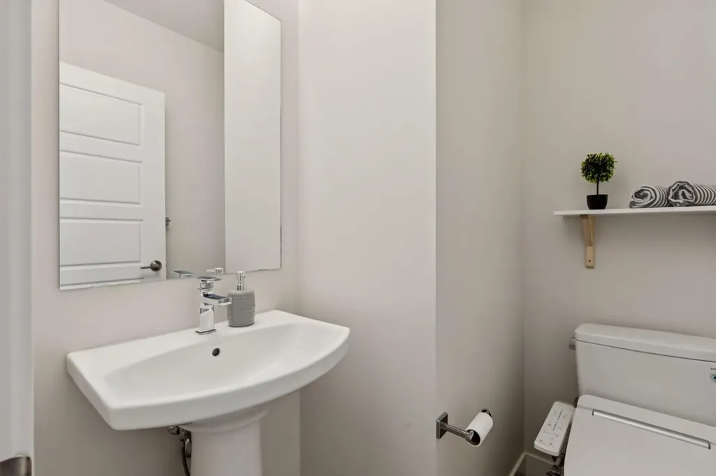 87 Aquila Way NW Calgary AB T3R1Z7