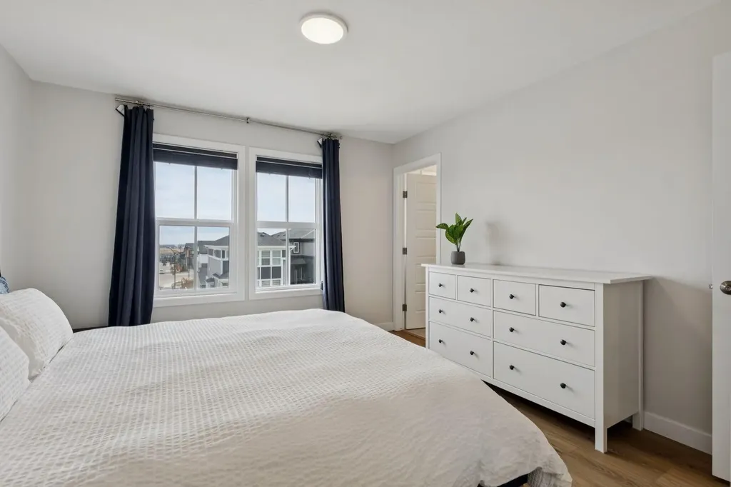 87 Aquila Way NW Calgary AB T3R1Z7