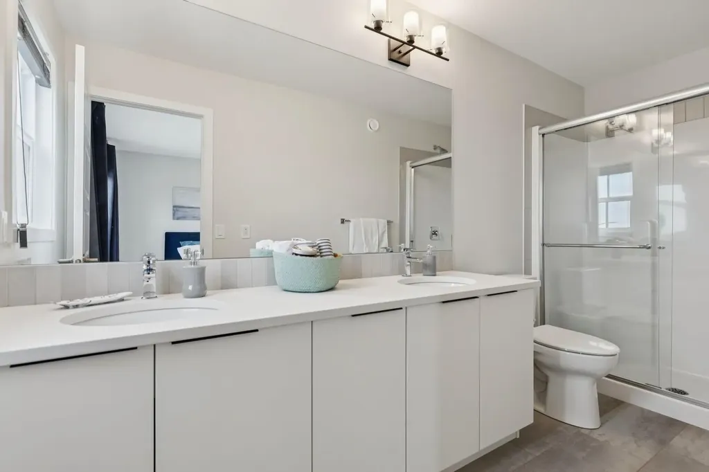 87 Aquila Way NW Calgary AB T3R1Z7
