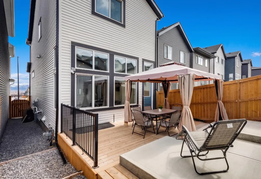 87 Aquila Way NW Calgary AB T3R1Z7