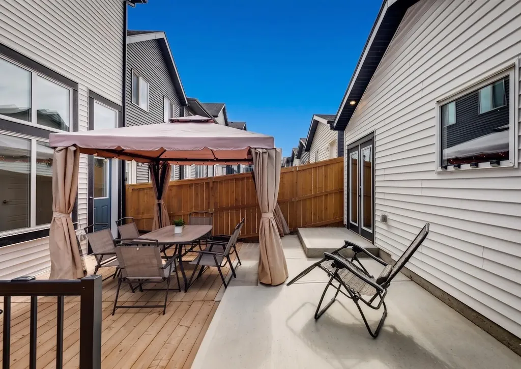 87 Aquila Way NW Calgary AB T3R1Z7