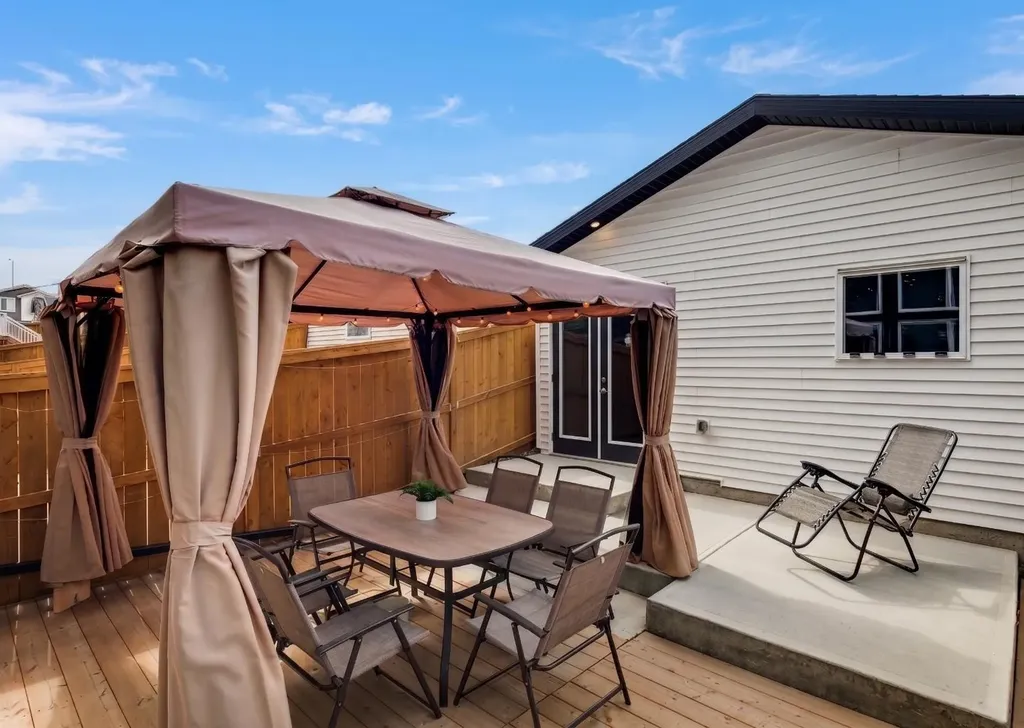 87 Aquila Way NW Calgary AB T3R1Z7