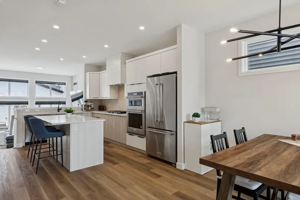 87 Aquila Way NW Calgary AB T3R1Z7