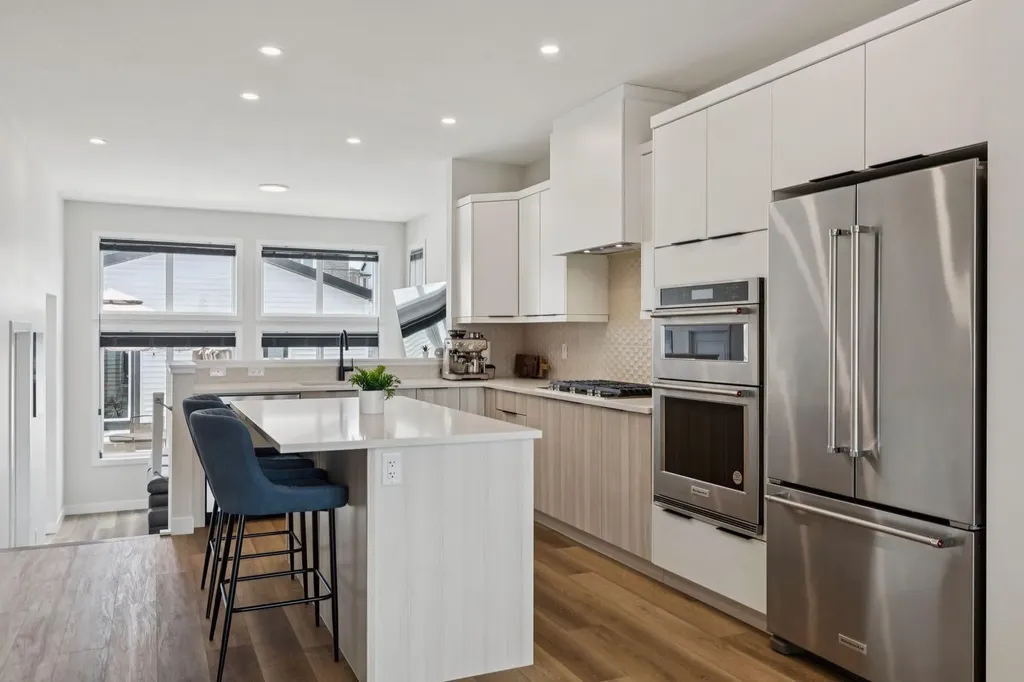 87 Aquila Way NW Calgary AB T3R1Z7
