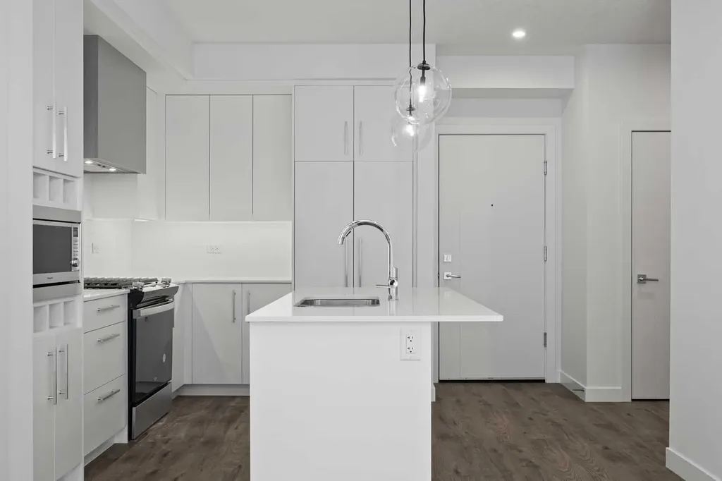 8370 Broadcast Avenue SW Calgary AB T3H 6L3