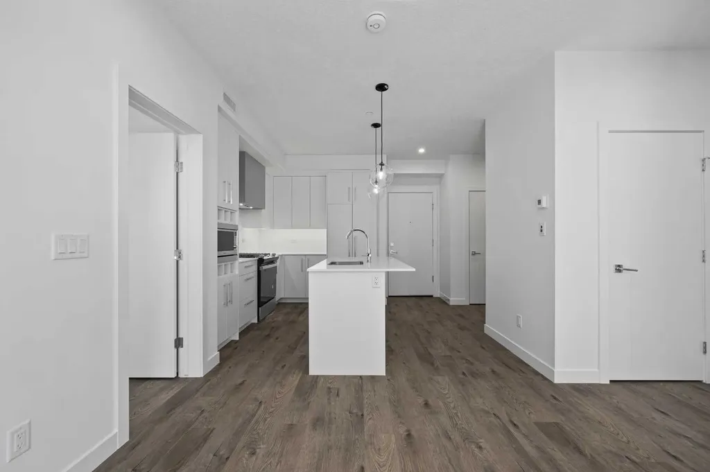 8370 Broadcast Avenue SW Calgary AB T3H 6L3