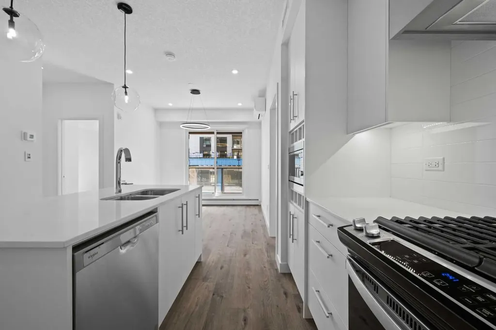 8370 Broadcast Avenue SW Calgary AB T3H 6L3