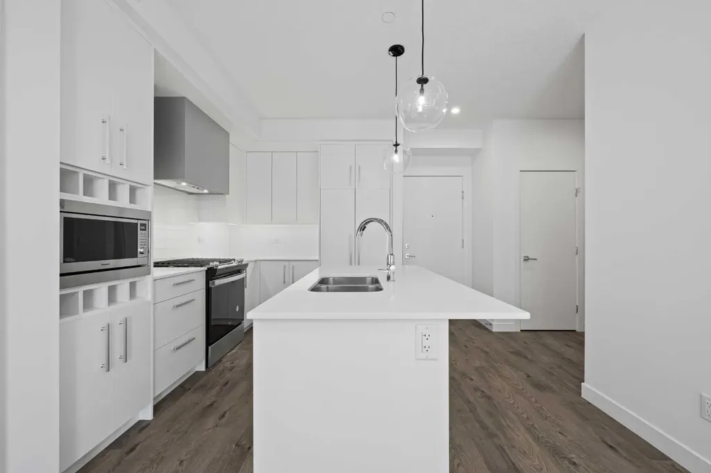 8370 Broadcast Avenue SW Calgary AB T3H 6L3