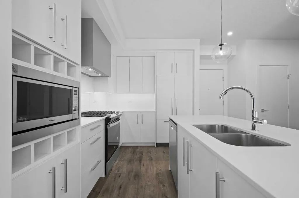 8370 Broadcast Avenue SW Calgary AB T3H 6L3