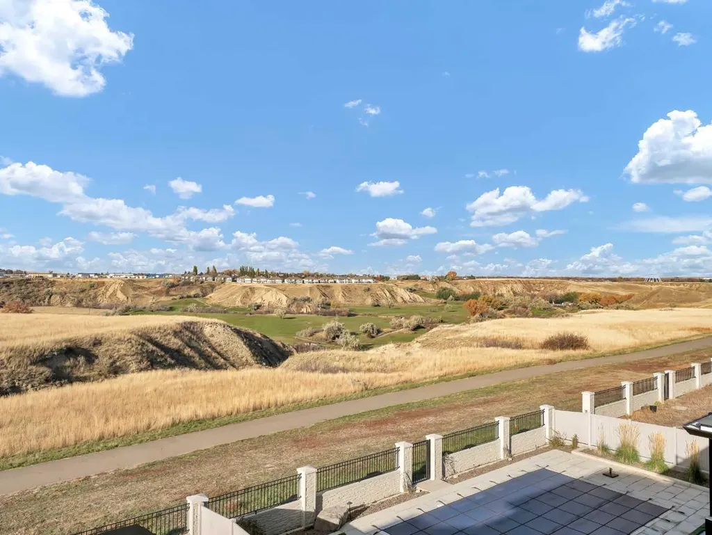 24 Coulee Ridge Drive SW Medicine Hat AB T1B0T3