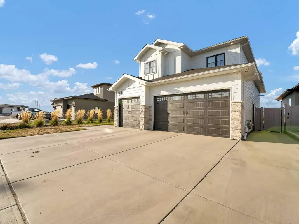 24 Coulee Ridge Drive SW Medicine Hat AB T1B0T3