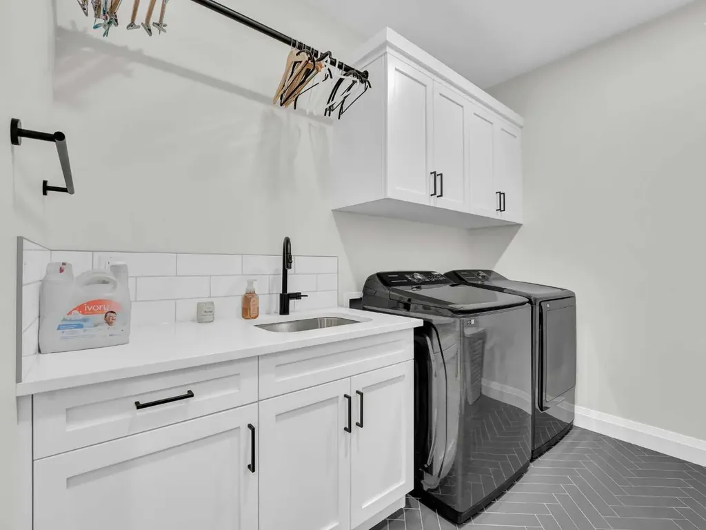 24 Coulee Ridge Drive SW Medicine Hat AB T1B0T3