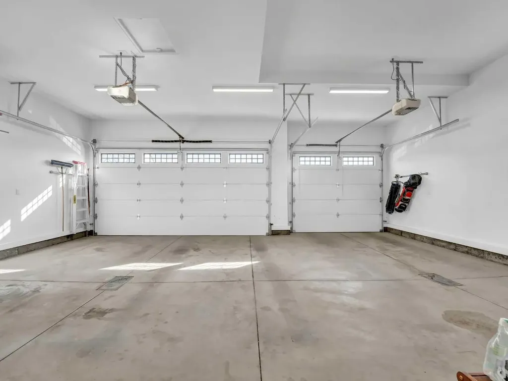 24 Coulee Ridge Drive SW Medicine Hat AB T1B0T3