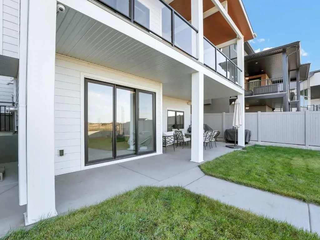 24 Coulee Ridge Drive SW Medicine Hat AB T1B0T3