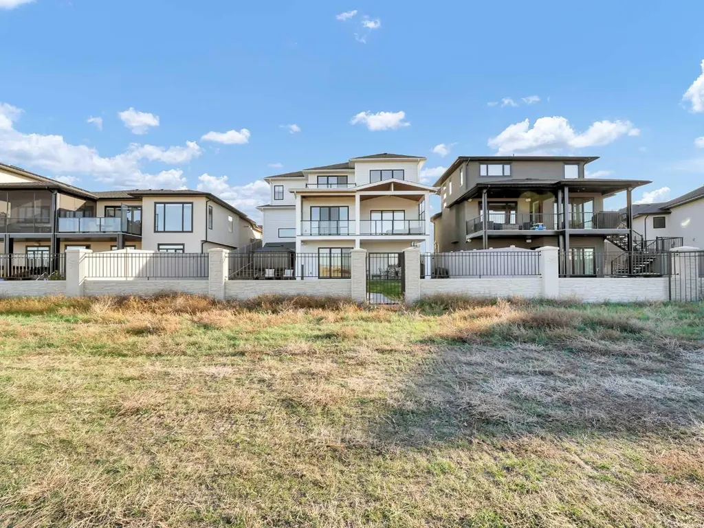 24 Coulee Ridge Drive SW Medicine Hat AB T1B0T3