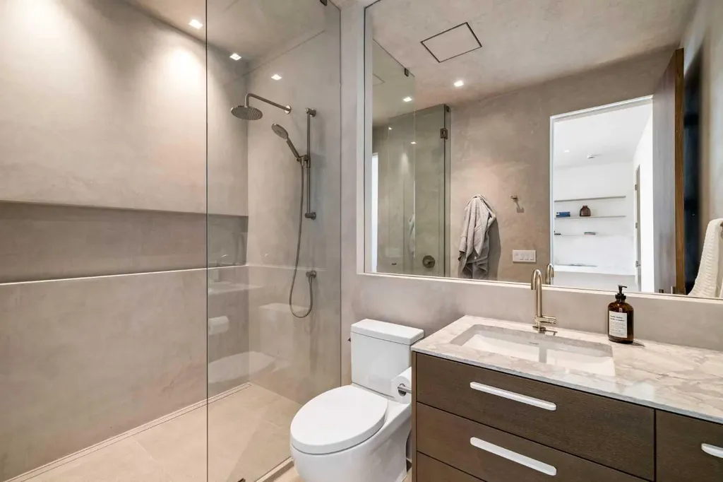 1815 11 Avenue NW Calgary AB T2N 1H4