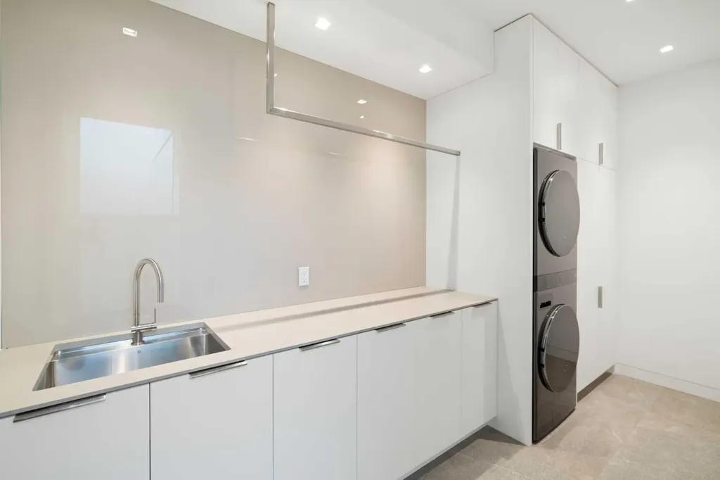 1815 11 Avenue NW Calgary AB T2N 1H4