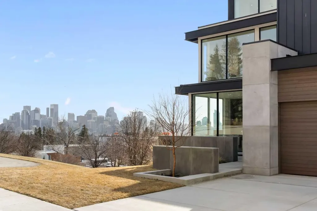 1815 11 Avenue NW Calgary AB T2N 1H4