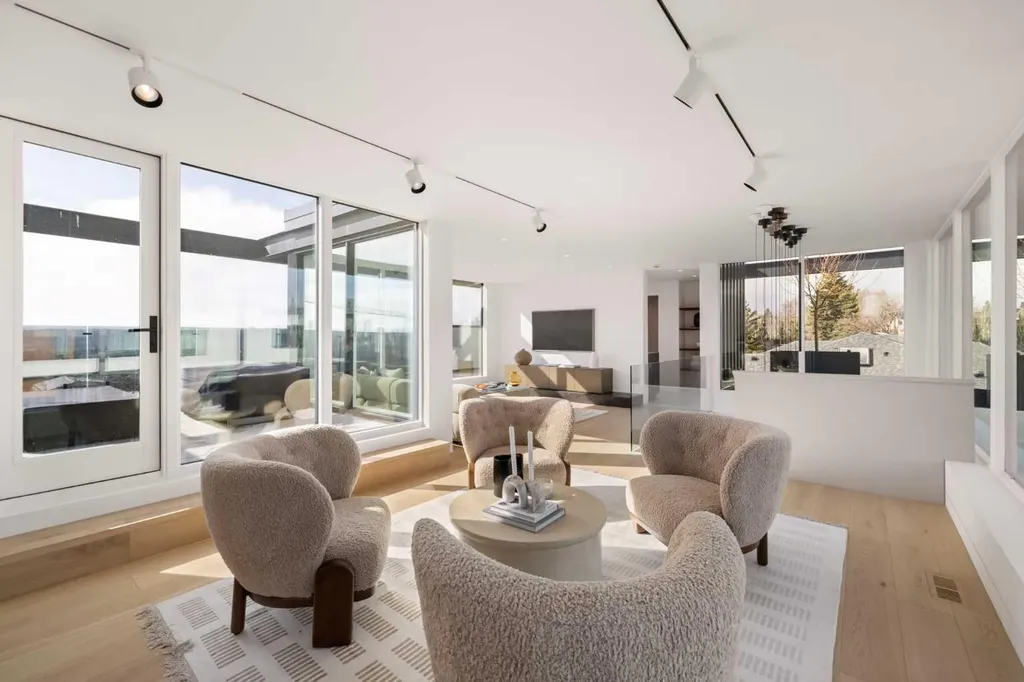 1815 11 Avenue NW Calgary AB T2N 1H4