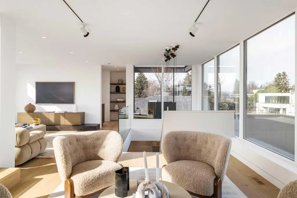 1815 11 Avenue NW Calgary AB T2N 1H4